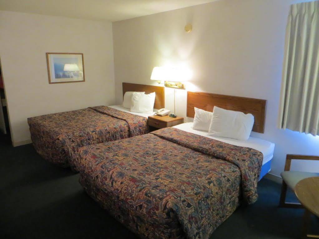 Waterfront Inn מקינאו סיטי מראה חיצוני תמונה